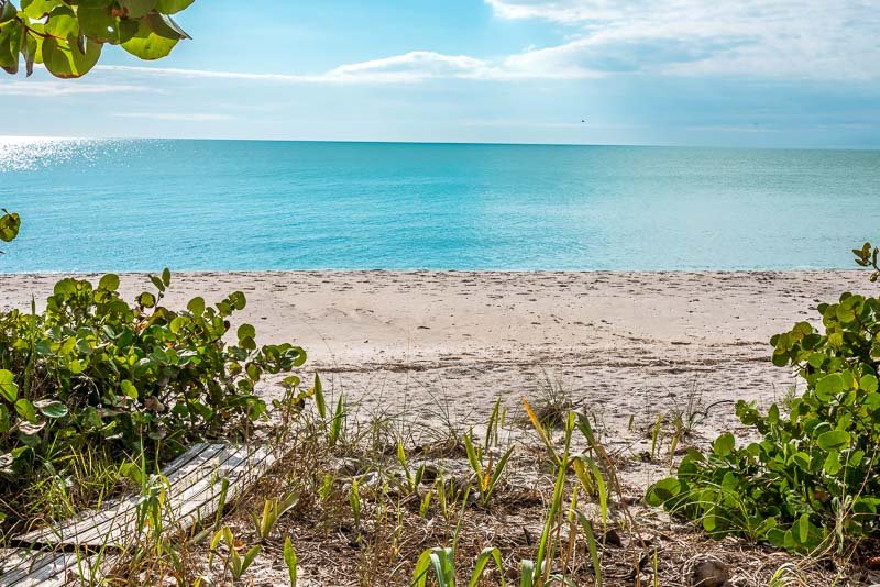 6900MKRBeach Lover's Hideaway Manasota Key Realty